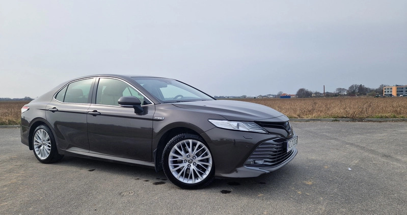 Toyota Camry cena 126000 przebieg: 64500, rok produkcji 2020 z Zdzieszowice małe 352